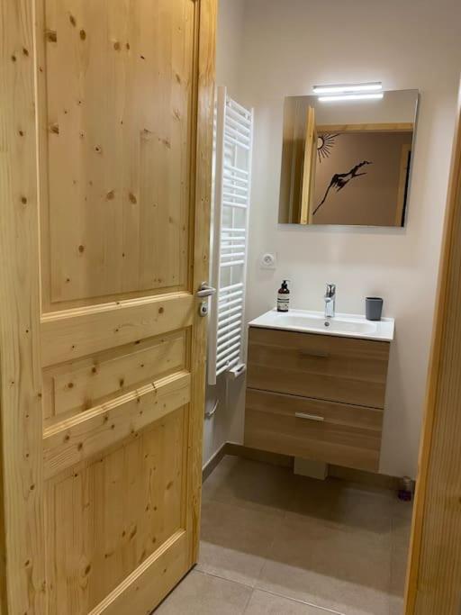 Gorgeous 2 Bedroom, 2 Full Bath, Ski In Apartment! Winner Of 2025 And 2024 Traveller Award! Морзин Экстерьер фото